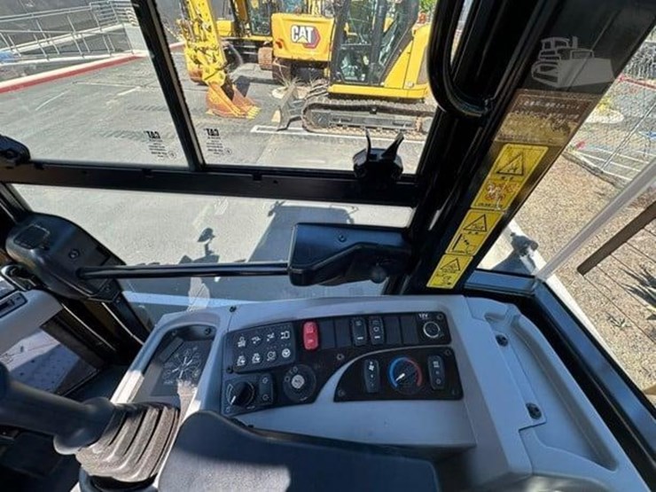 2018-caterpillar-910m-image-23