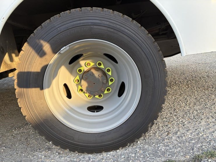 2011-ford-f550-image-5