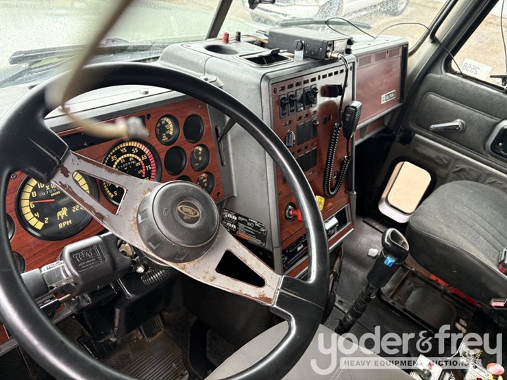 1999-mack-cl700-image-17