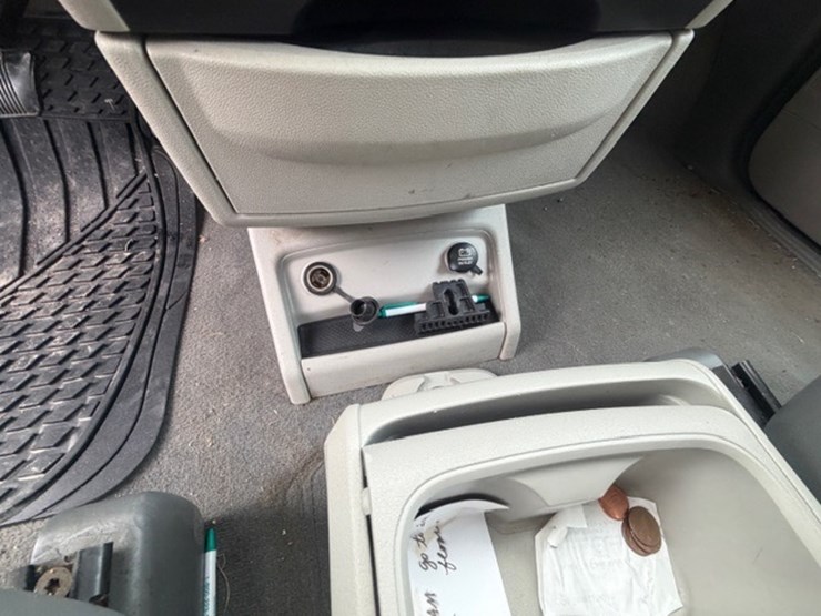 #31679-•-2012-vw-routan-image-50