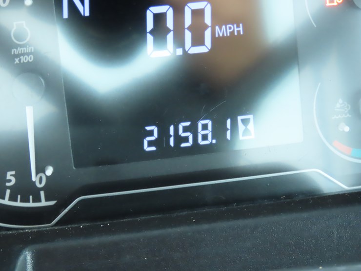 2020-john-deere-6105e-image-15