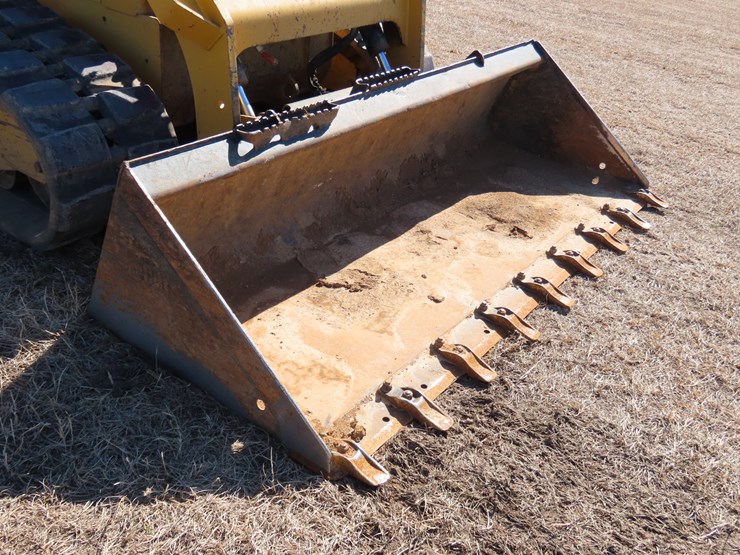 2021-caterpillar-299d3-image-3