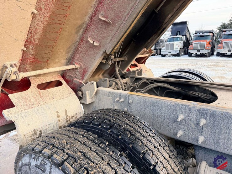 2018-mack-granite-gu713-image-74