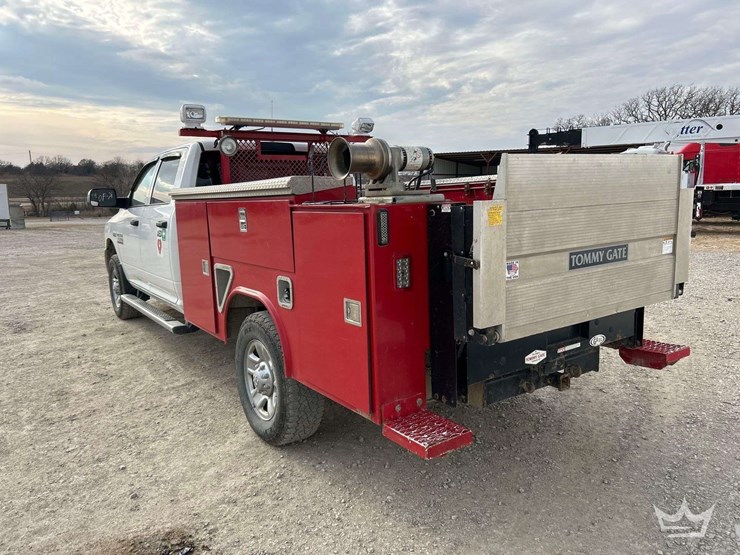 2017-dodge-3500-image-2