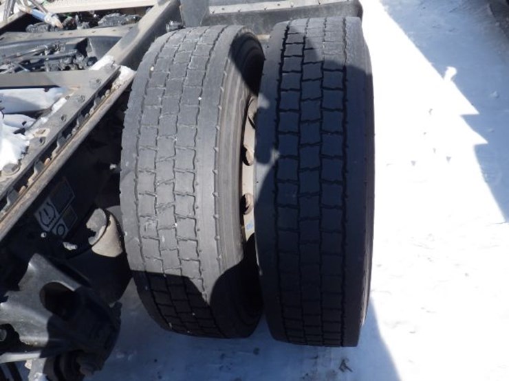 2021-peterbilt-579-image-12