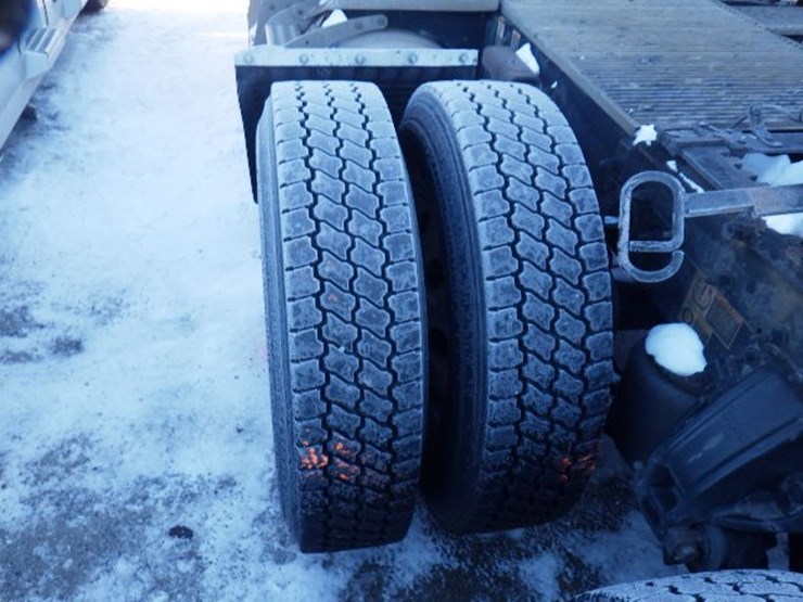 2017-peterbilt-579-image-14