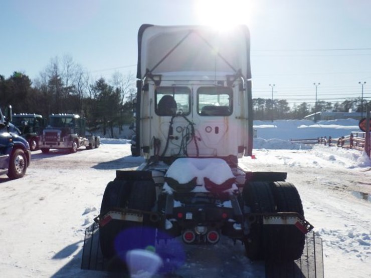 2019-freightliner-cascadia-116-image-8