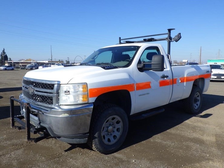 2014-chevrolet-3500hd-image-1