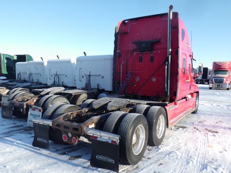 2013-freightliner-cascadia-125-image-9