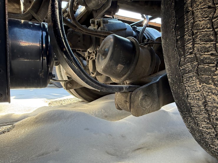 2016-peterbilt-579-image-22