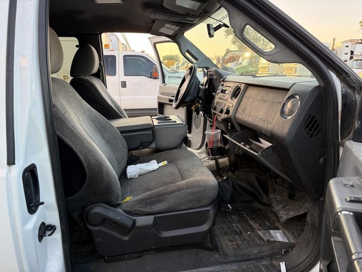 2011-ford-f550-image-10