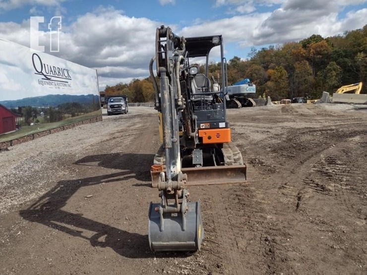 2022-deere-26g-image-2