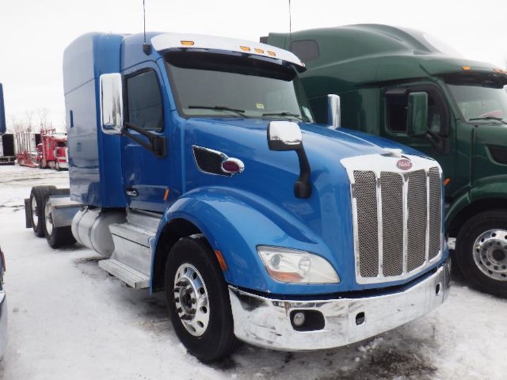 2020-peterbilt-579-image-3