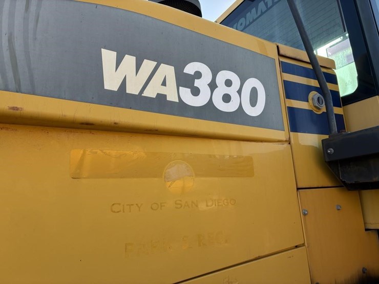 komatsu-wa380-image-16