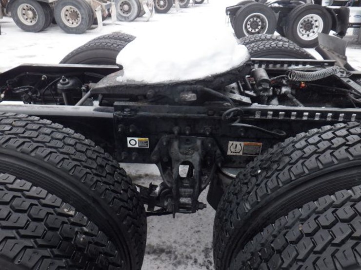 2020-peterbilt-579-image-10