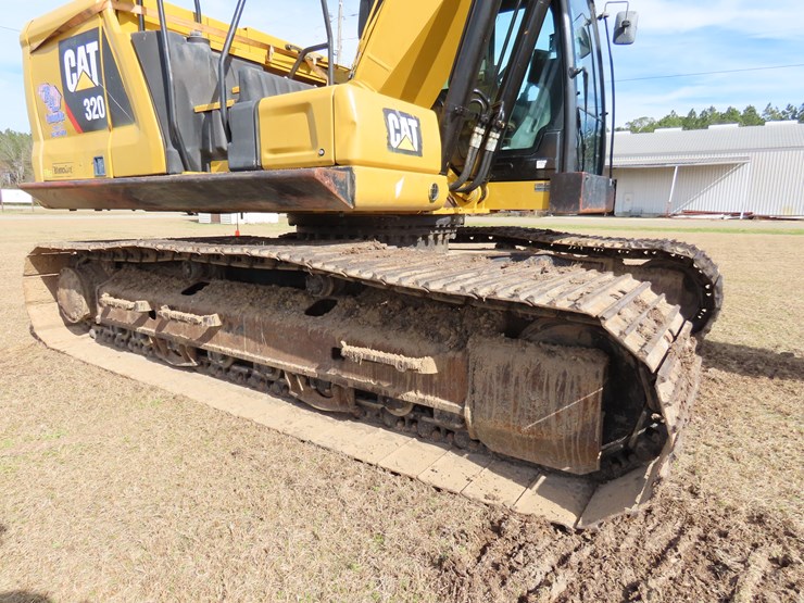 2018-caterpillar-320-image-8