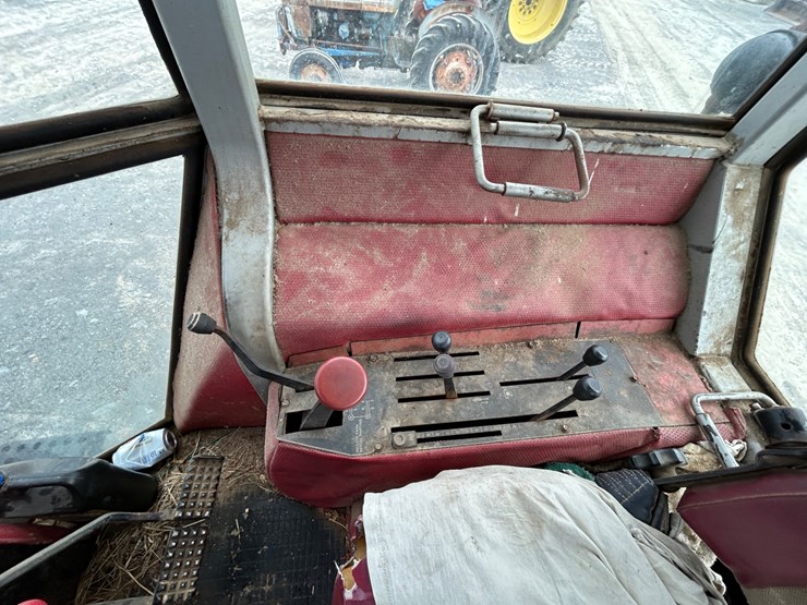 white-2-135-image-11