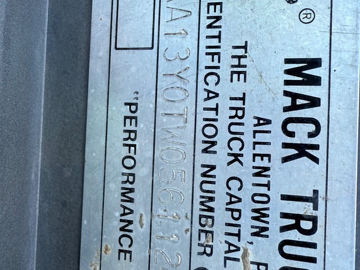 1996-mack-ch613-image-50