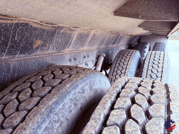 2016-kenworth-t800-image-40