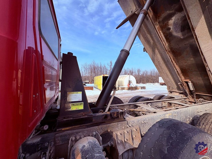 2017-mack-granite-gu713-image-72