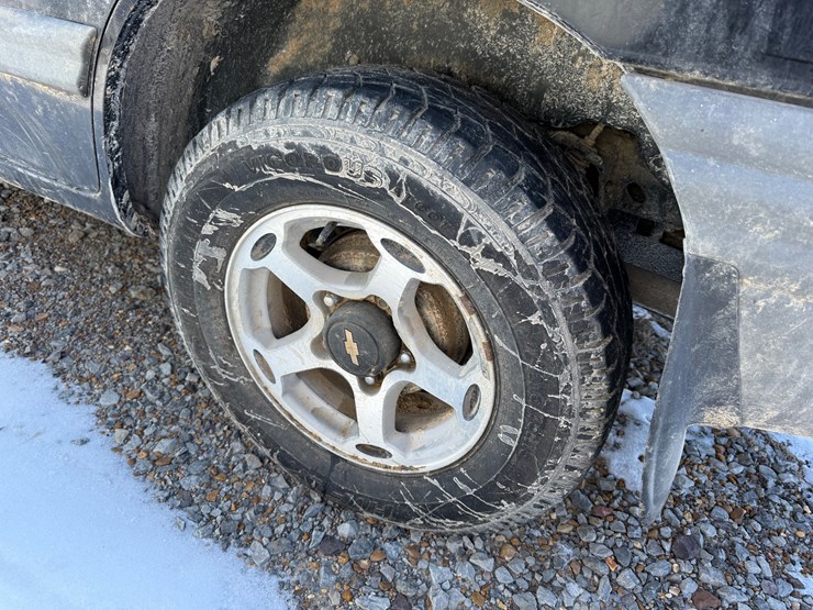 2001-chevrolet-tracker-image-6