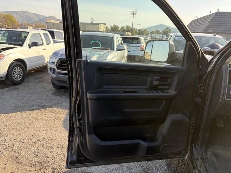 2015-dodge-ram-2500-image-10