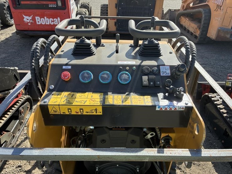 2026-agt-mx-crt23-skid-steer-loader-image-8