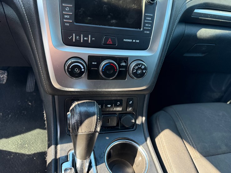 2015-gmc-acadia-sle-image-40