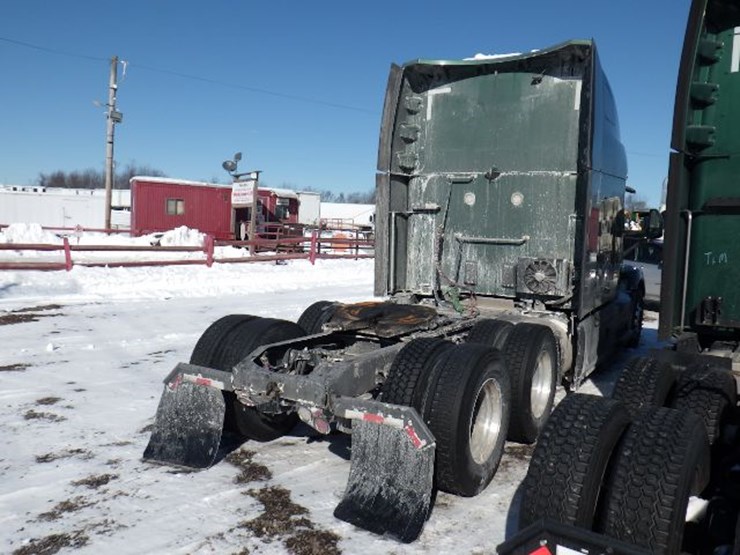 2023-peterbilt-579-image-11