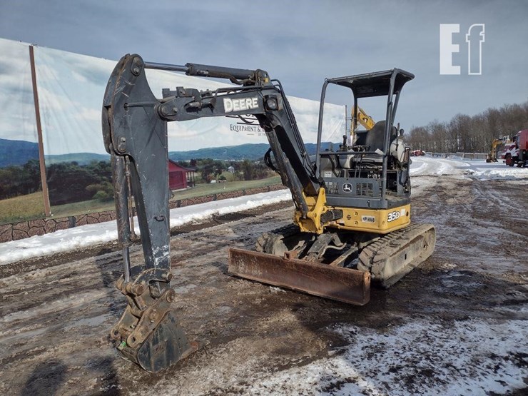 2013-deere-35d-image-46