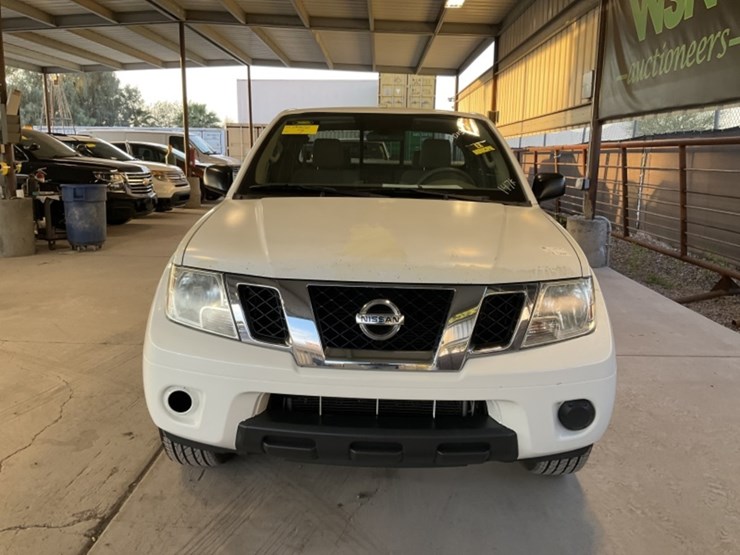 2015-nissan-frontier-image-3