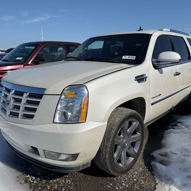2011 CADILLAC ESCALADE
