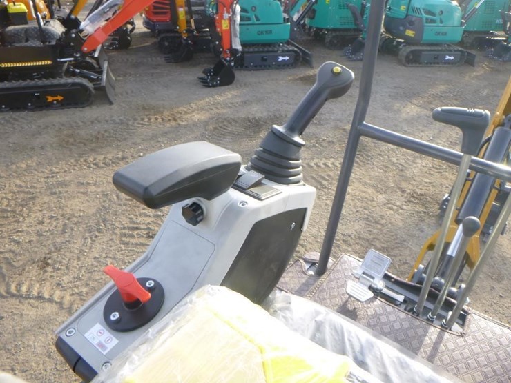 2025-agt-xz20r-hydraulic-excavator-image-22