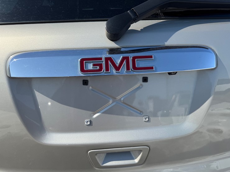 2015-gmc-acadia-sle-image-9