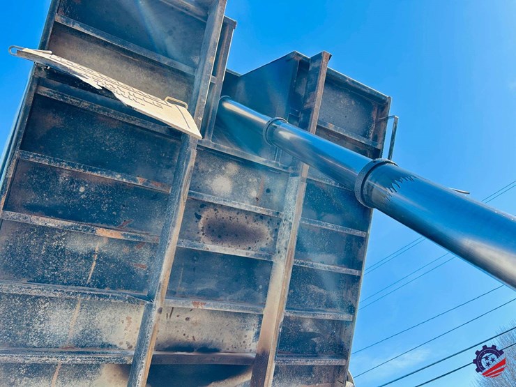 2011-volvo-truck-vhd-tri-axle-dump-truck-image-119