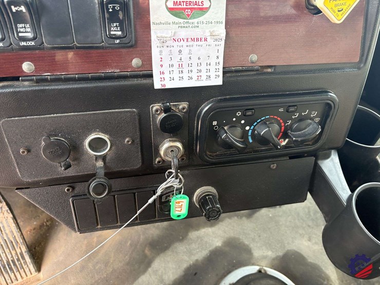 2021-western-star-4900ex-image-78