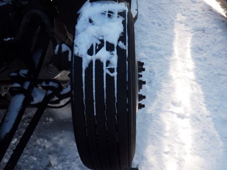 2023-peterbilt-579-image-27