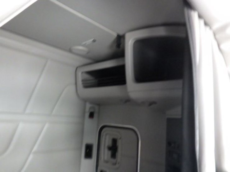 2020-peterbilt-579-image-6