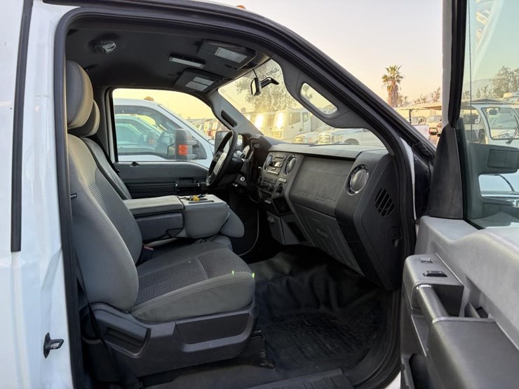 2011-ford-f550-image-9