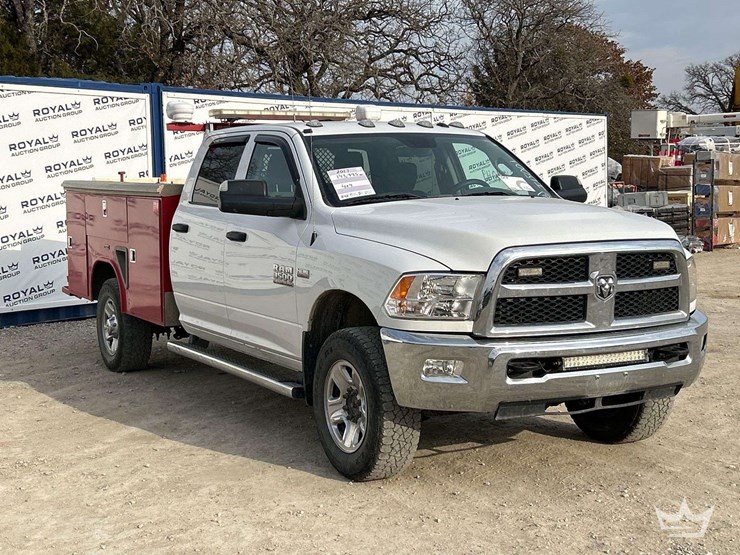 2017-dodge-3500-image-4