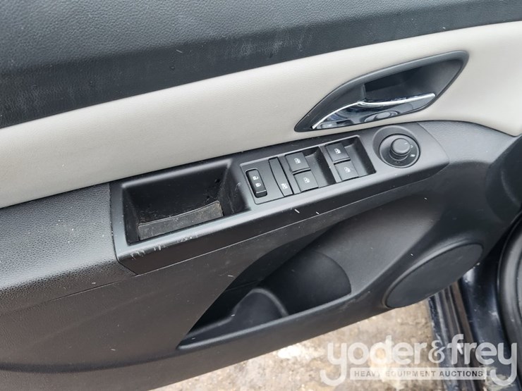 2016-chevrolet-cruze-image-23