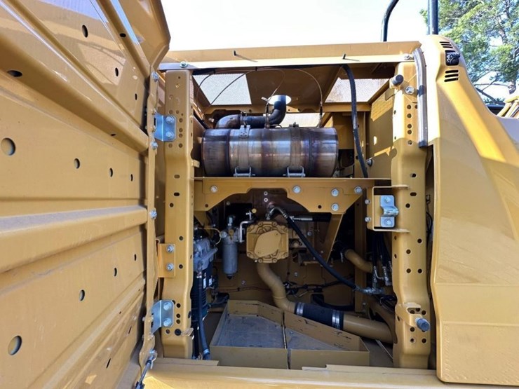 2021-caterpillar-320gc-image-14