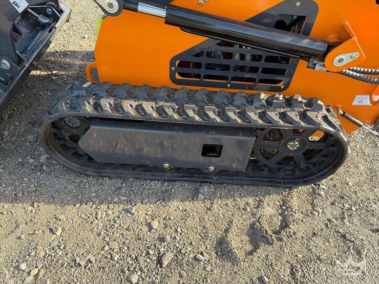 2025-landhonor-lhr-me380x1-stand-on-track-loader-skid-steer-image-9