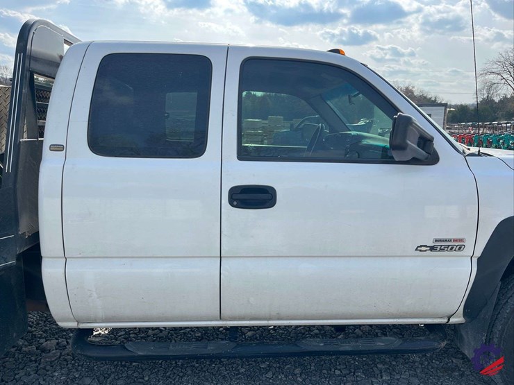 2002-chevrolet-silverado-3500-image-33