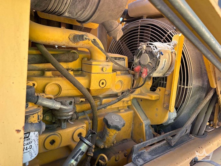 2005-deere-210le-image-9