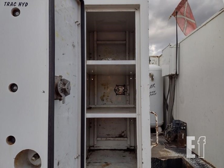 2008-peterbilt-365-image-31