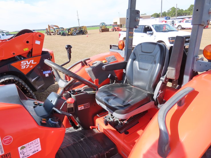 2019-kubota-m7060-image-17