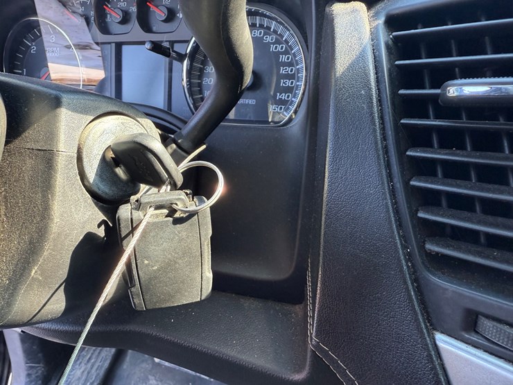 2015-chevrolet-tahoe-image-33