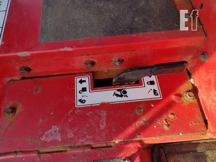 ventrac-3400l-lawn-mower-w/blade-&-broom-image-11