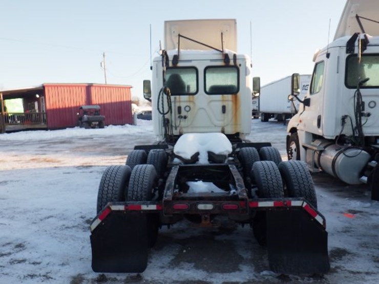 2018-freightliner-cascadia-126-image-9